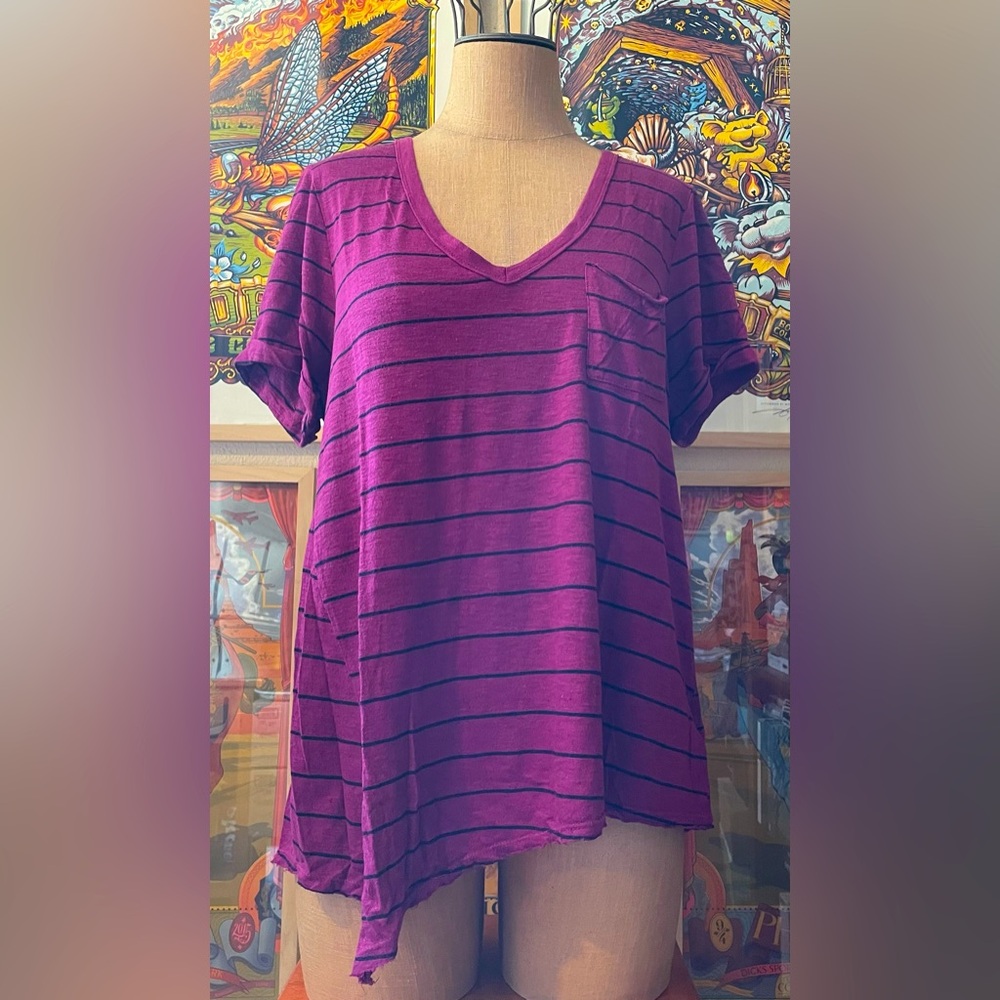 t.la Berry striped v neck tee size large